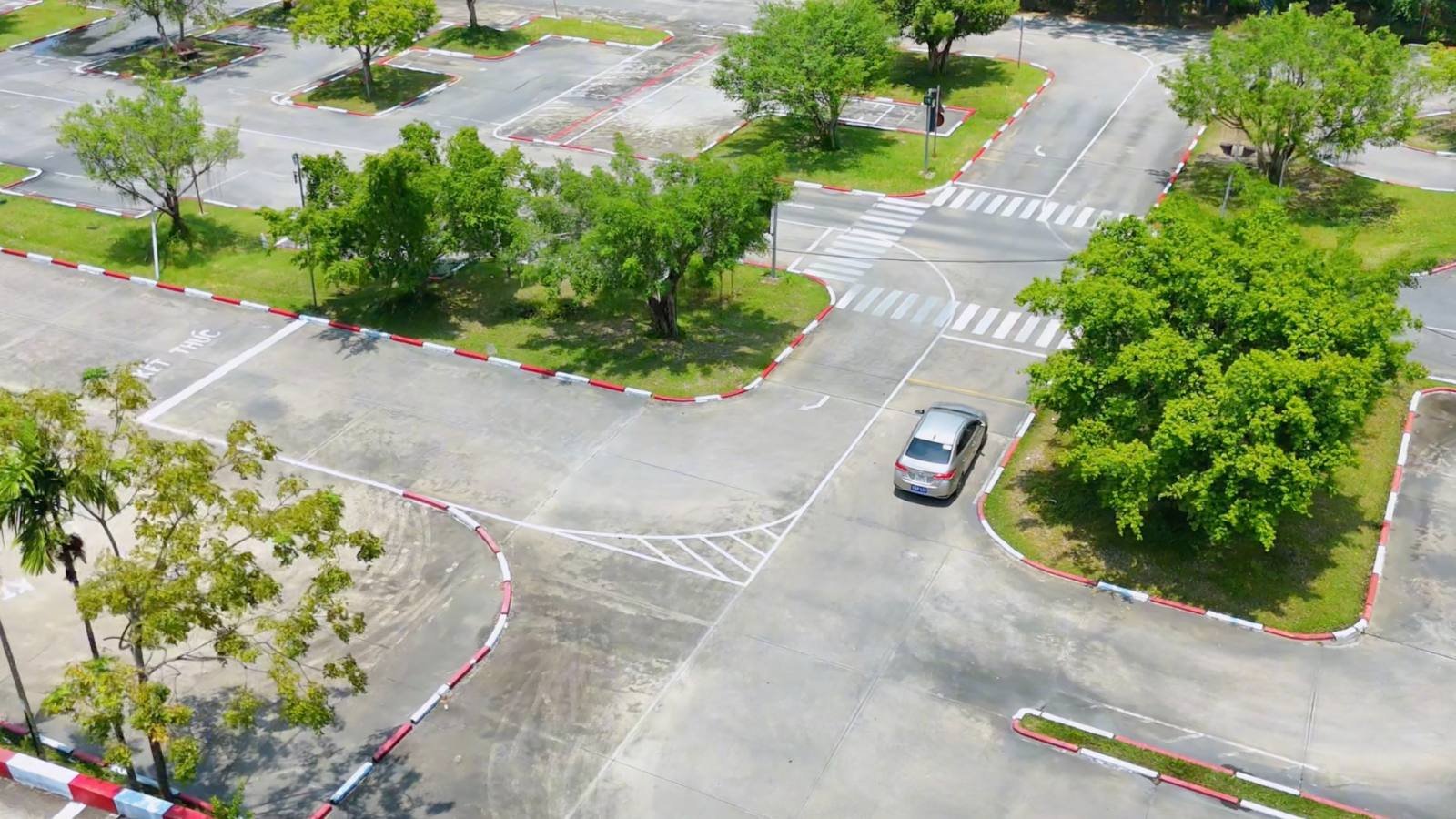 Xe tập lái Bảo Châu trên sân tập nhìn từ trên cao